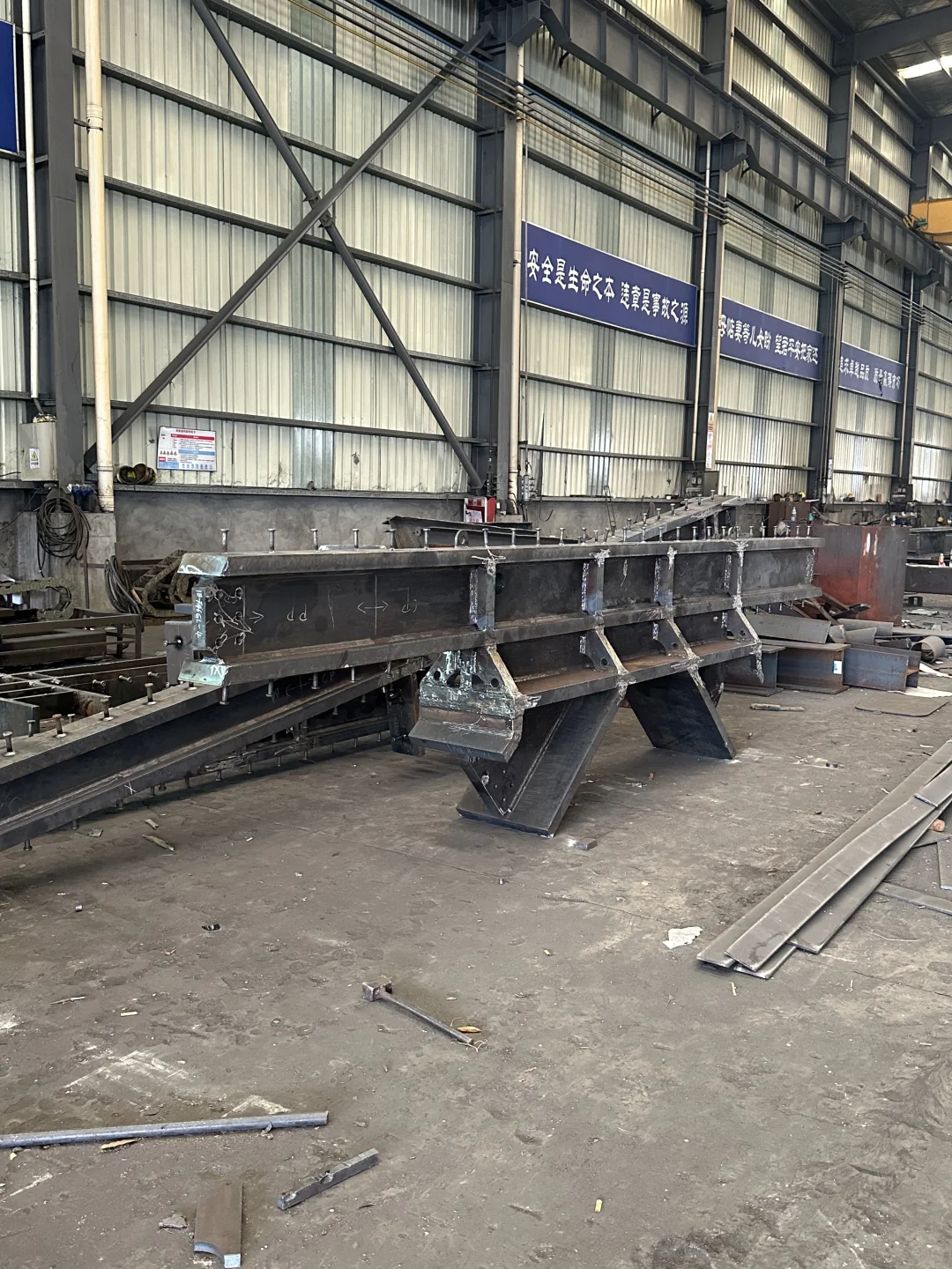 探秘超级钢结构工厂！占地5万平 日出货150吨