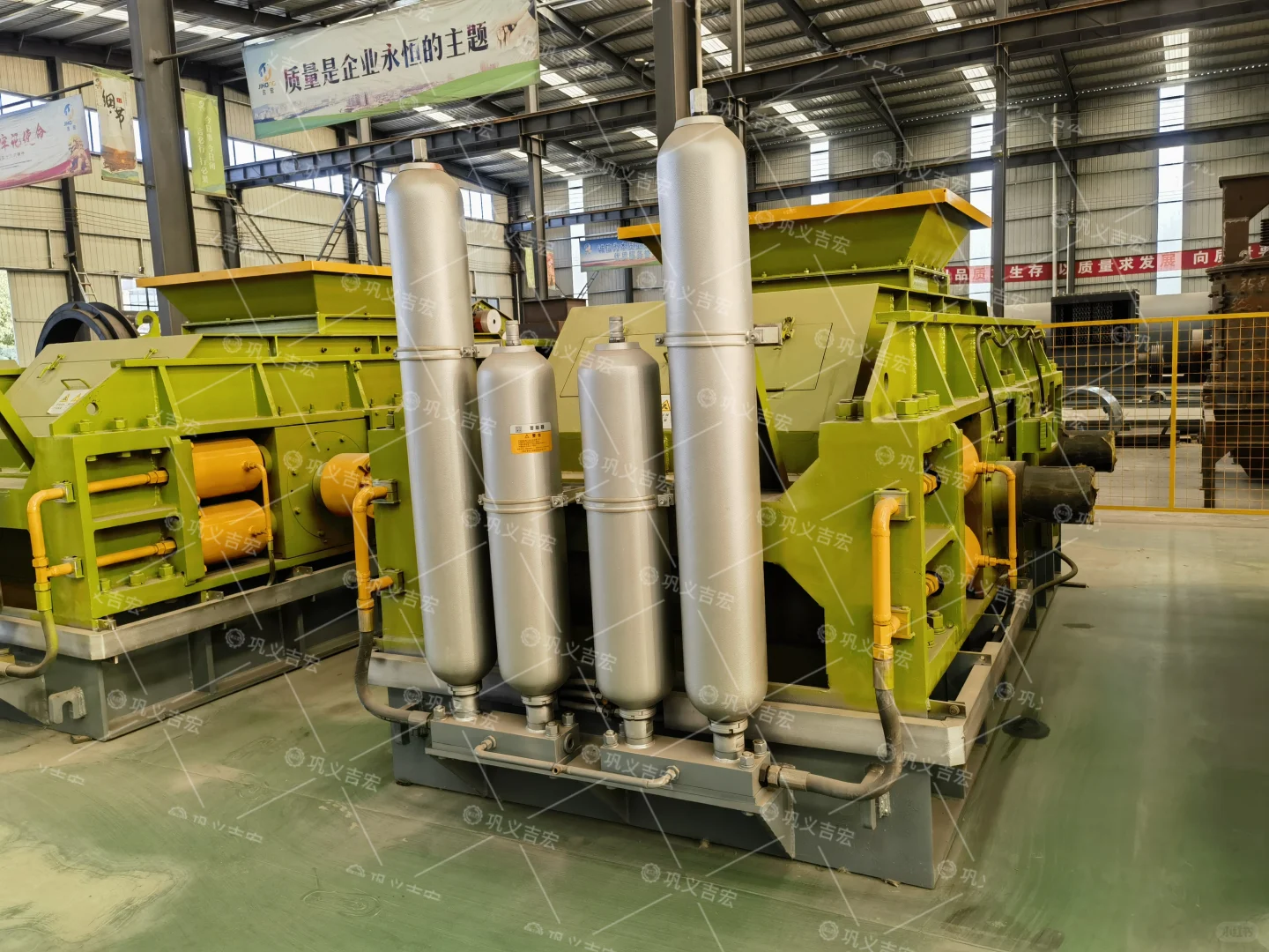 破碎水泥熟料 对辊破碎机少停机多生产