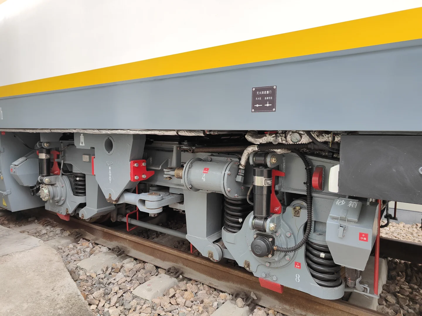 见到火车中好东西了！JW-4G型触网作业车