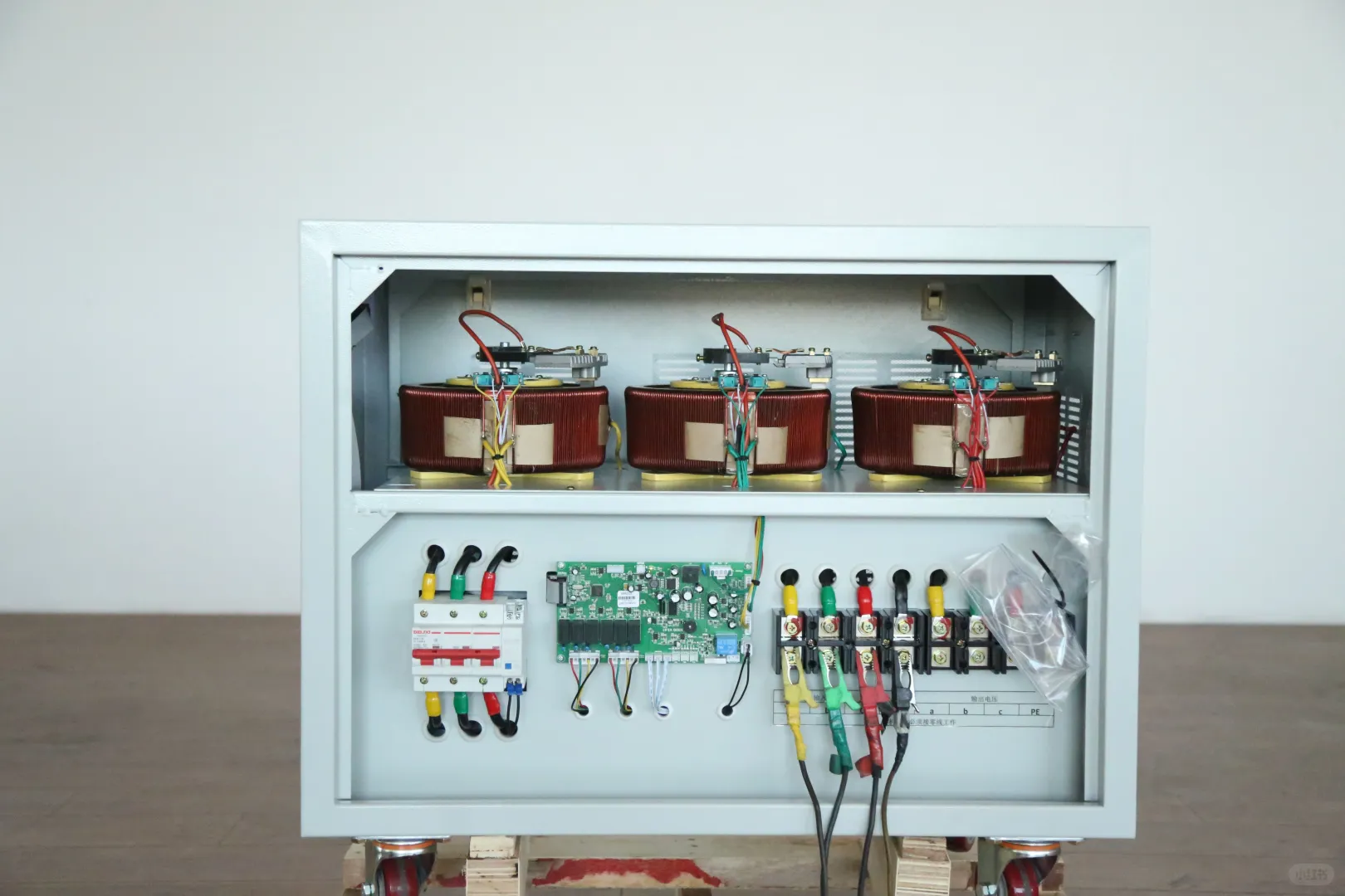 铜柱稳压器和线圈稳压器哪个好