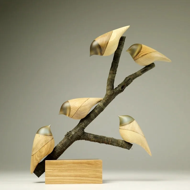 树脂和实木结合的动作雕塑