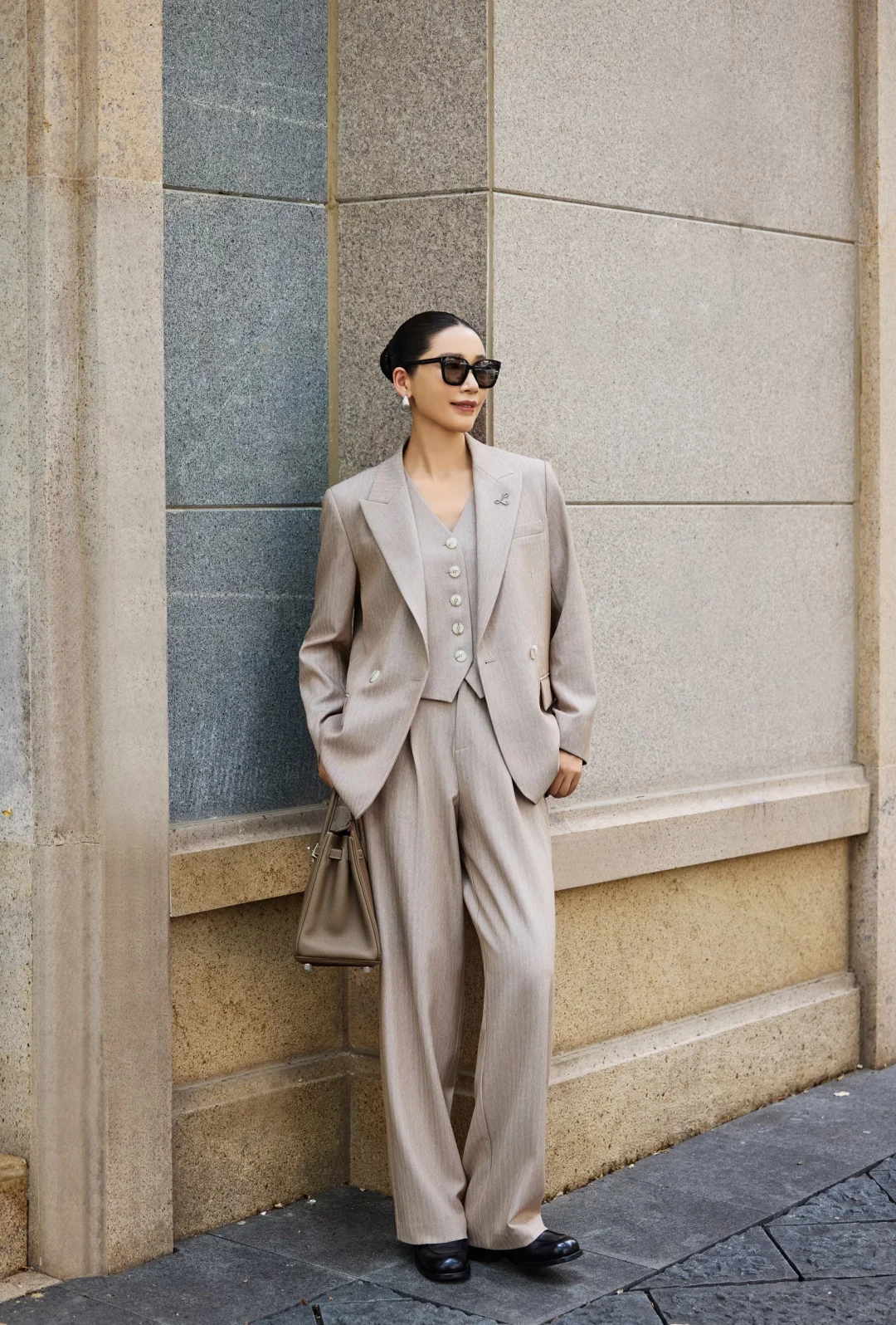 40而已｜都说我穿西装好看，对吗？