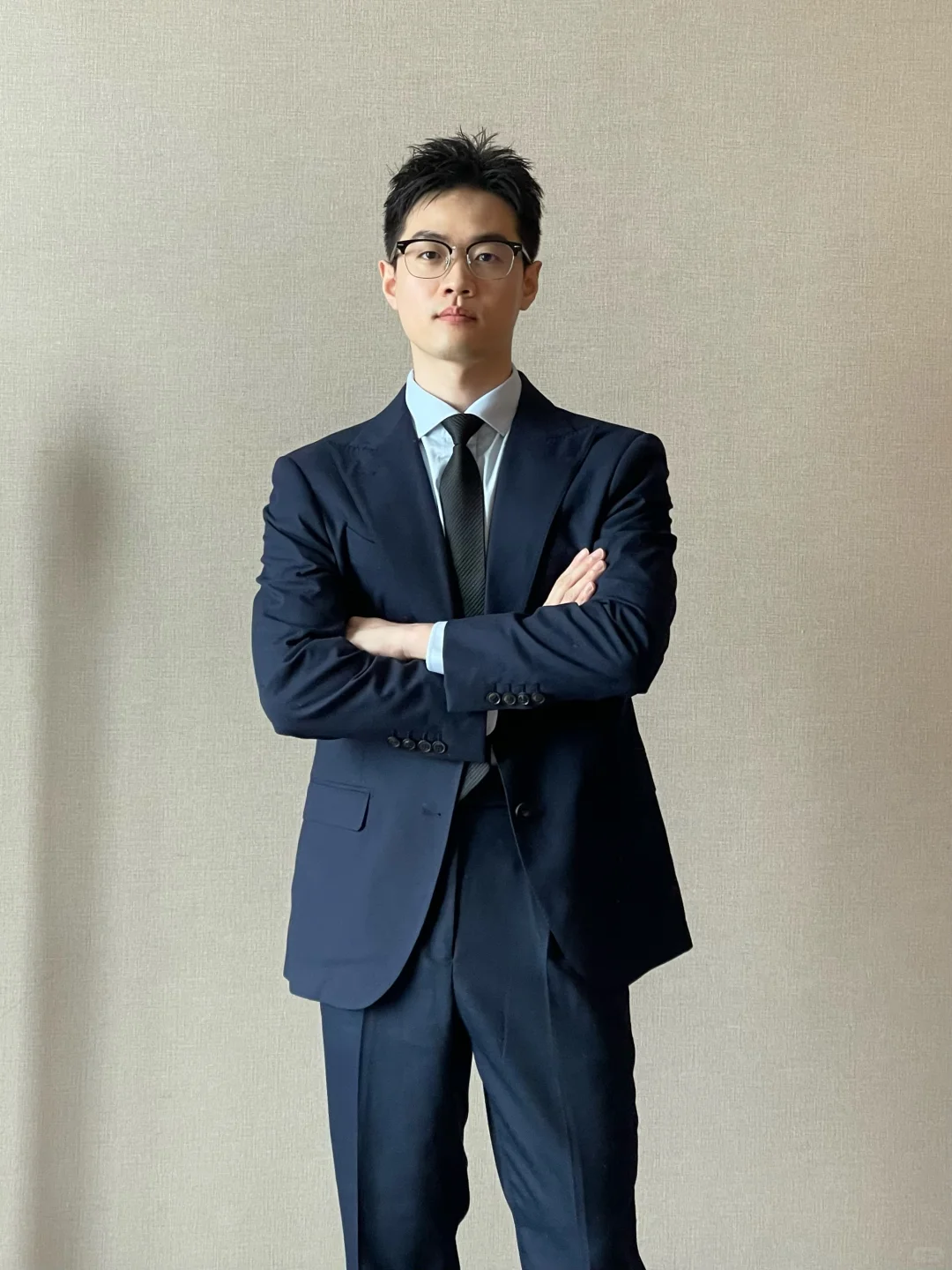 黑框眼镜搭配正装??‍♂️高智感真的绝了❗️