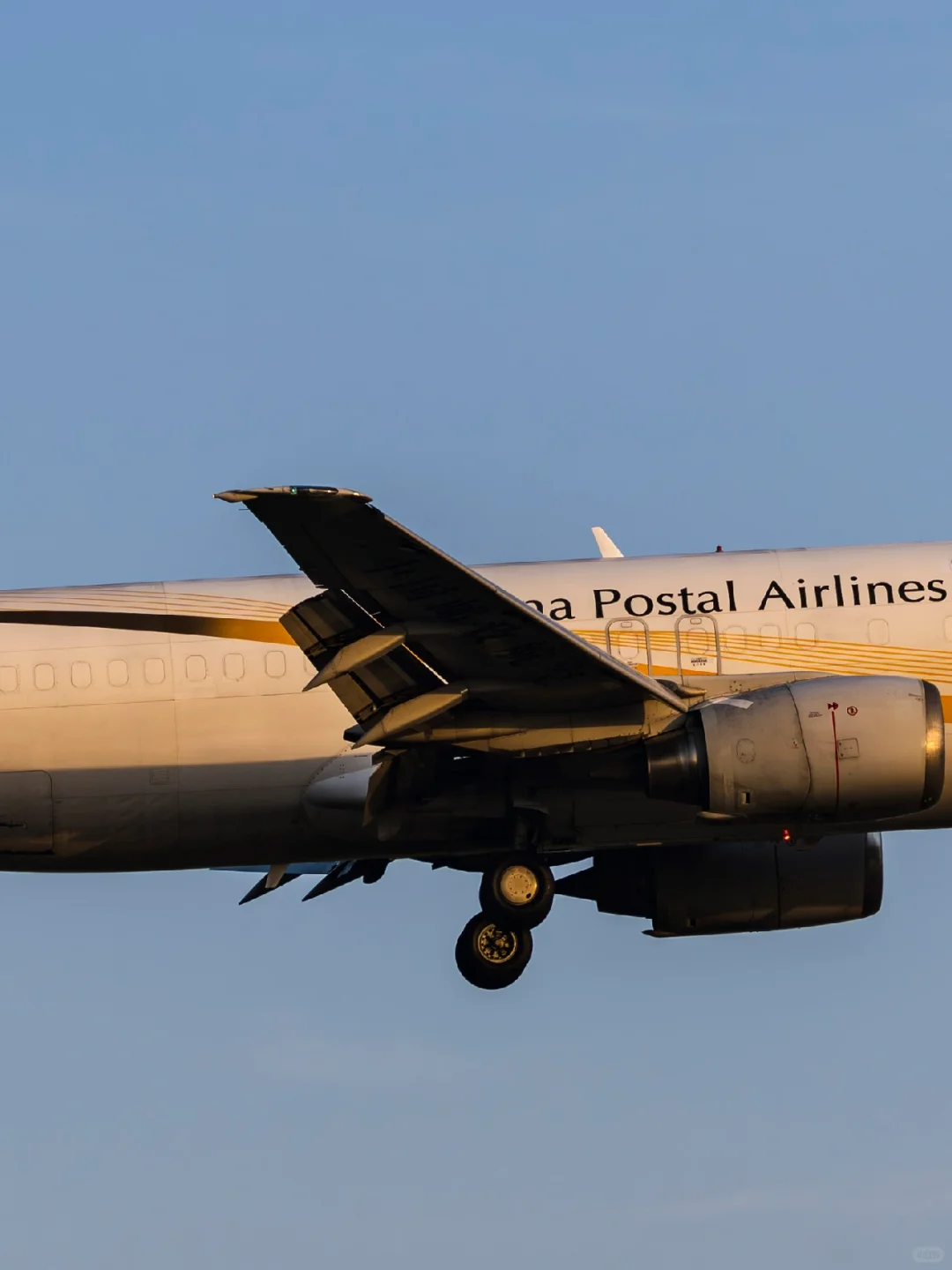 罕见机型 邮政货机波音737-400