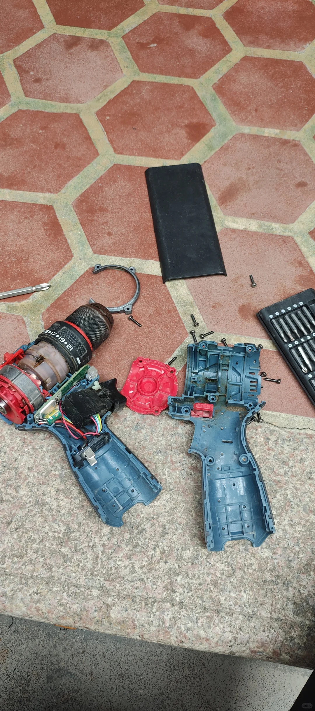 无刷手电钻修好了，原来是线断了☺️