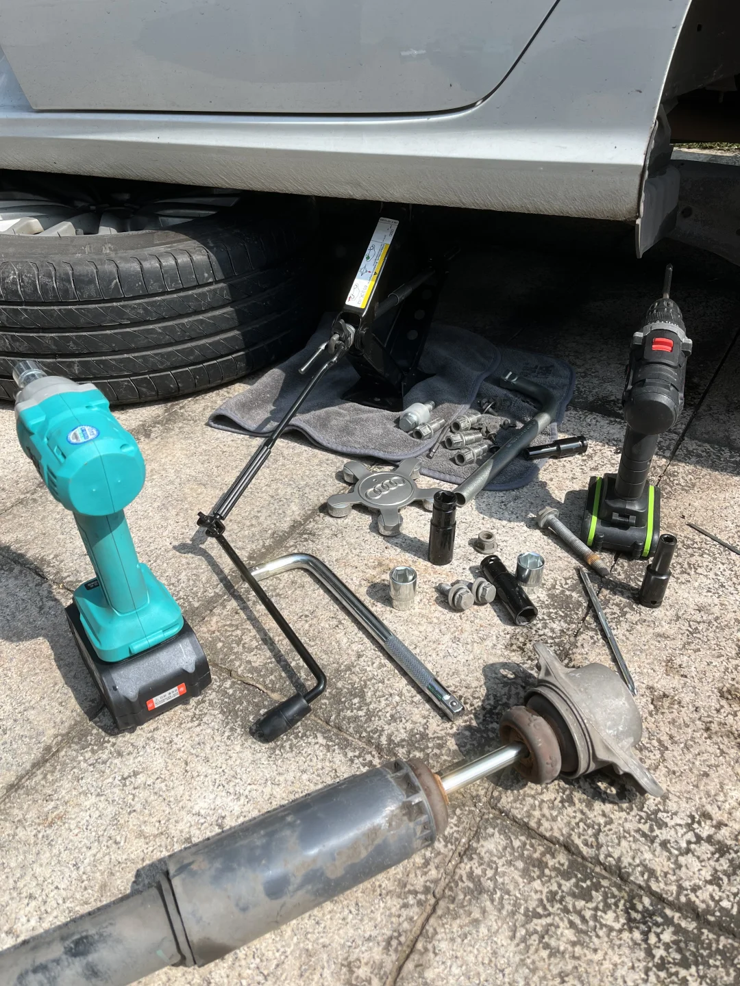 家里的车自己能修了