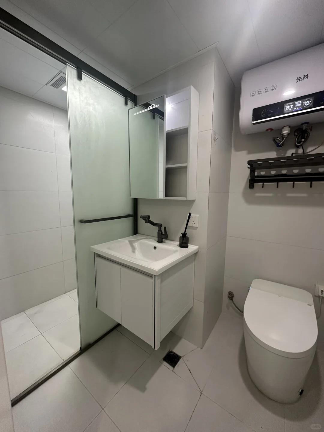 洲海路地铁站、精装复式一室一厅、智能家居