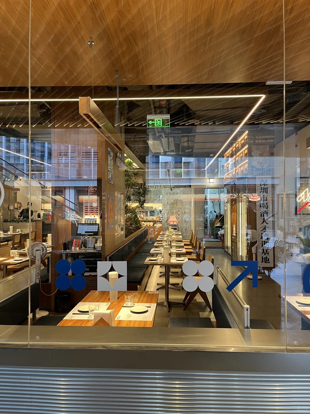 玻璃上这样贴效果非常不错