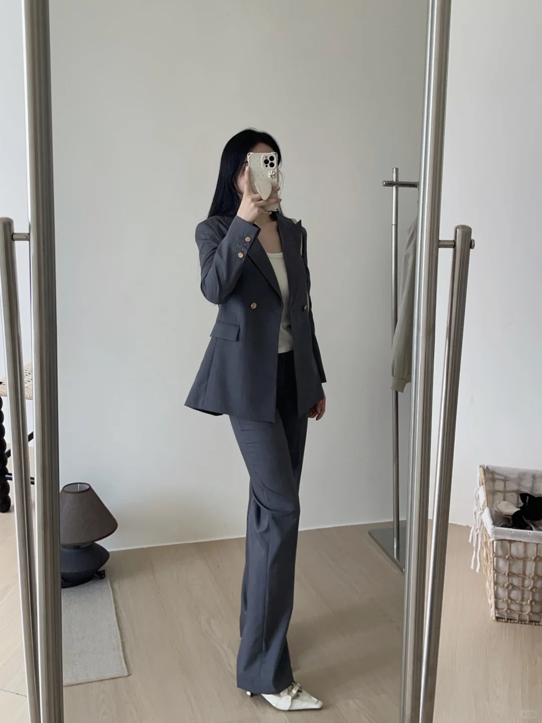 职场穿搭Vlog｜深灰色才是「智性恋」天花板