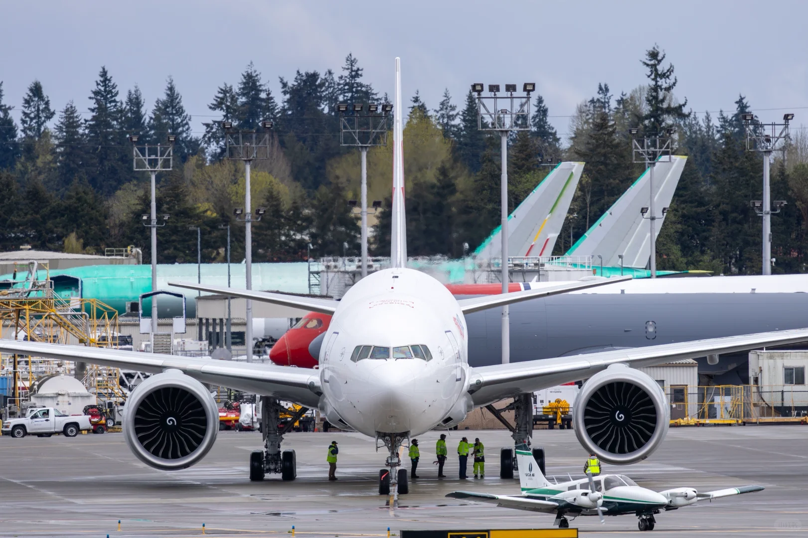 順飛哦 中貨航最新波音777F貨機 順利交付?