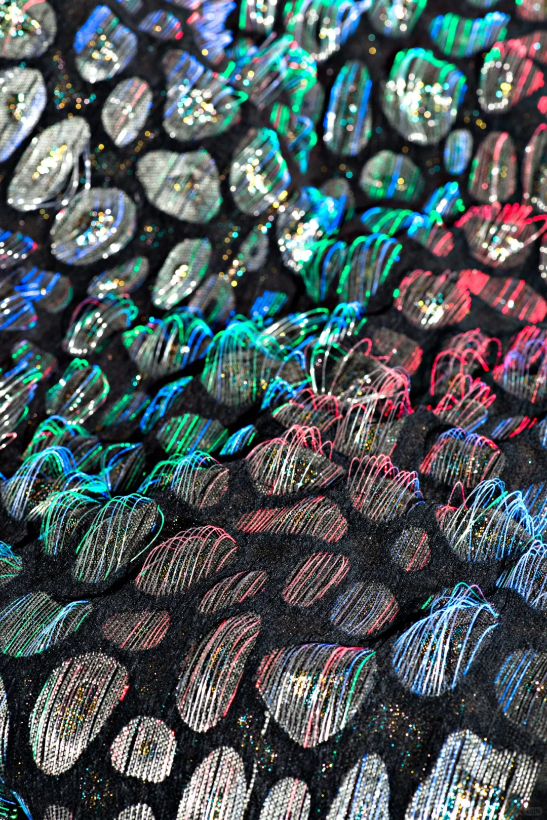 ✨：当传统编织遇上未来科技（光纤➕提花=?