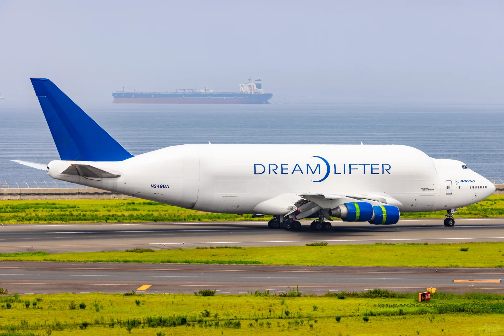 747，你吃啥了长这么胖啊？?️