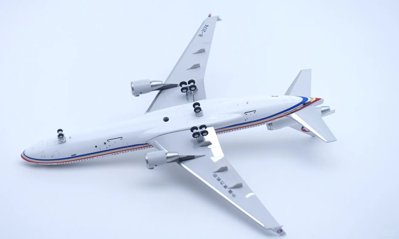 UC 1:400 中国东方航空 MD-11 B-2174