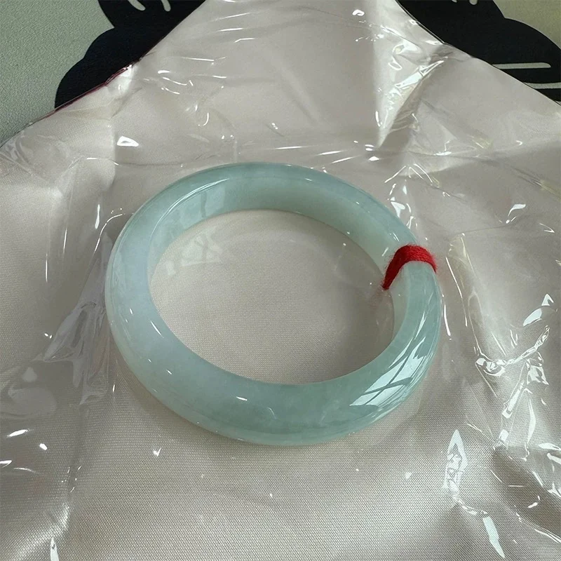 老钱风平替｜这抹浅绿，戴出「祖传」的云淡风