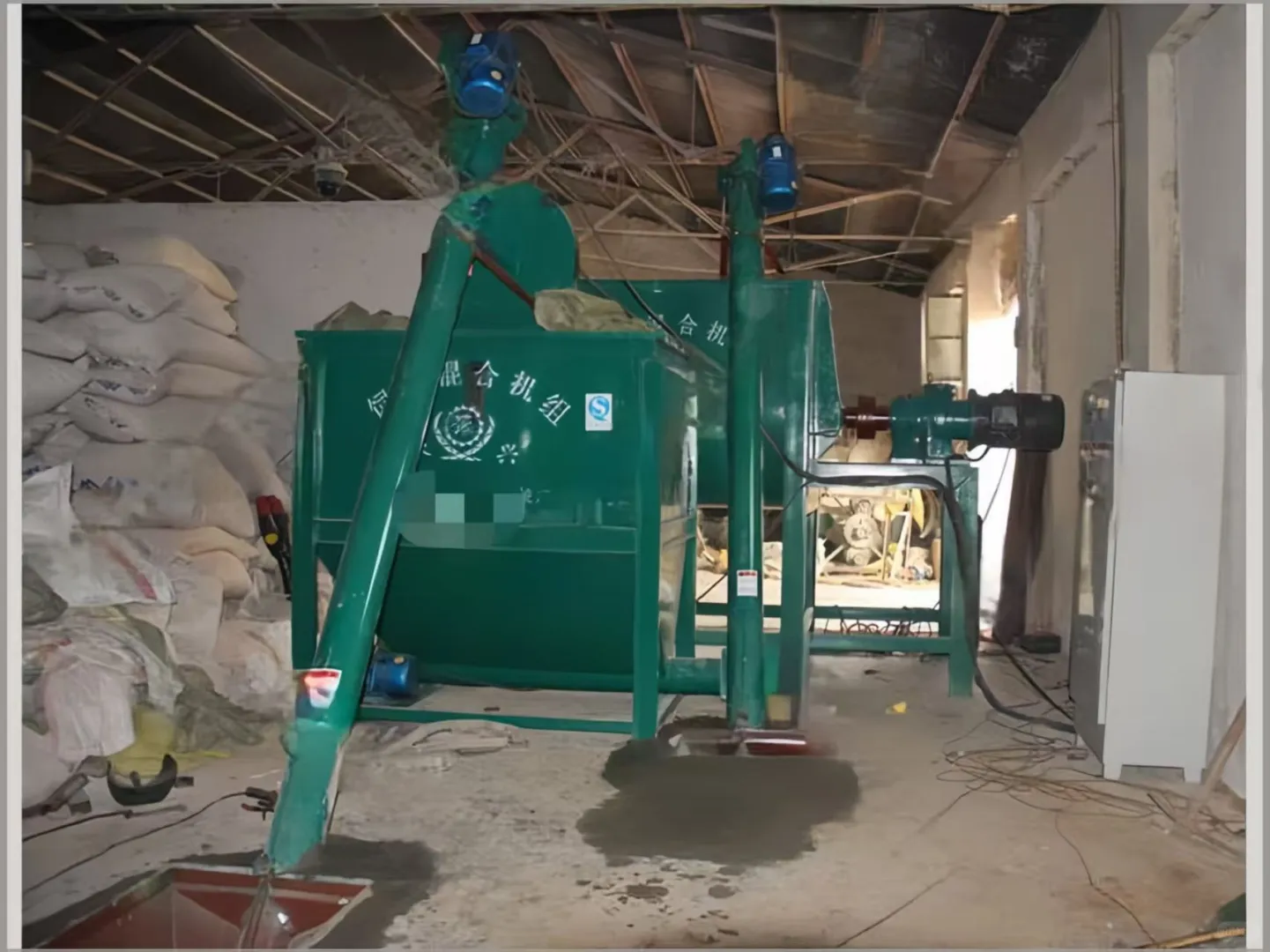 养殖场2吨饲料粉碎搅拌一体机器