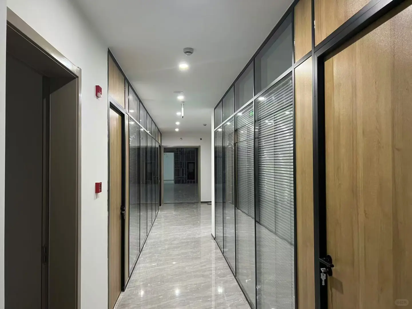 办公——双玻百叶隔断