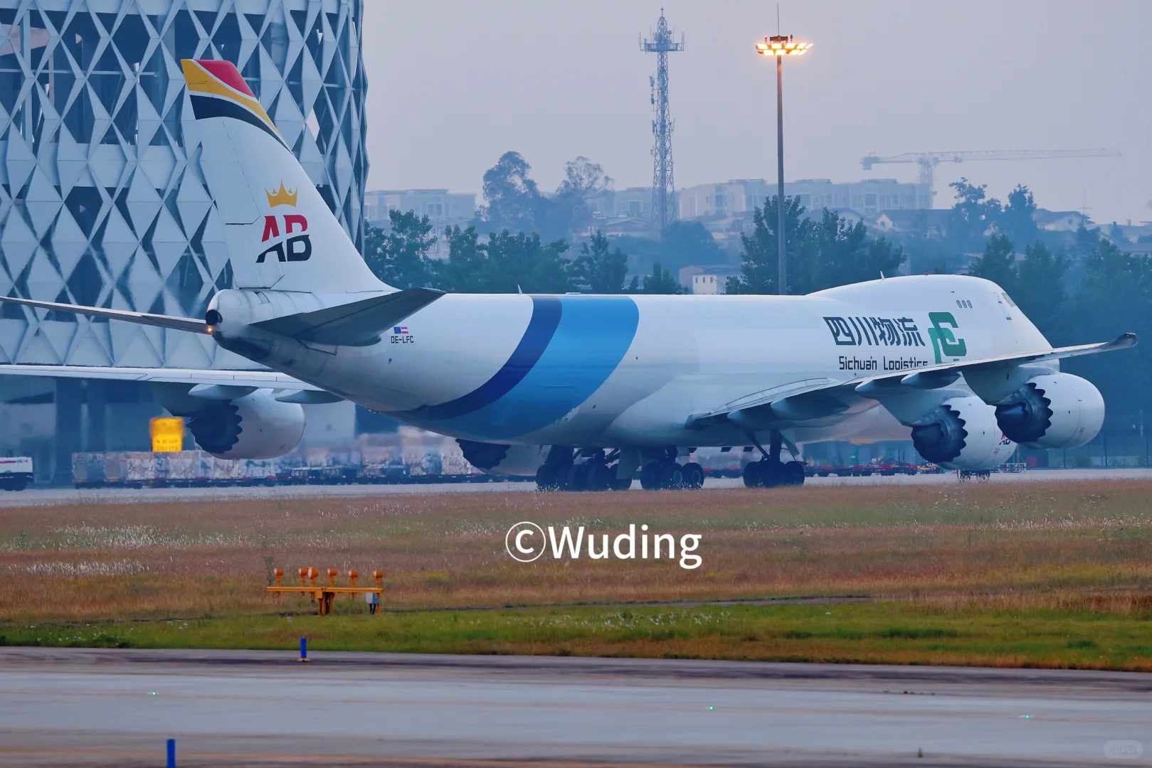 四川本土物流也有了大鹅头(Boeing748)