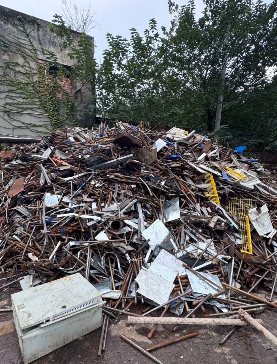 退伍老兵收废铁