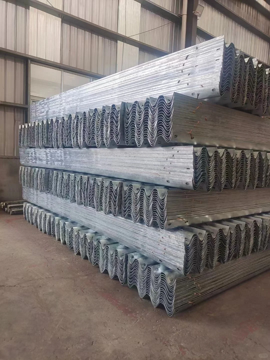 东方市镀锌喷塑护栏板