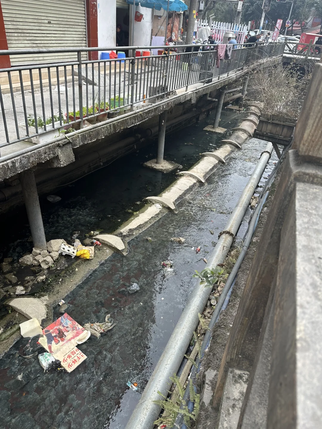 国家卫生县城乐业县的护城河