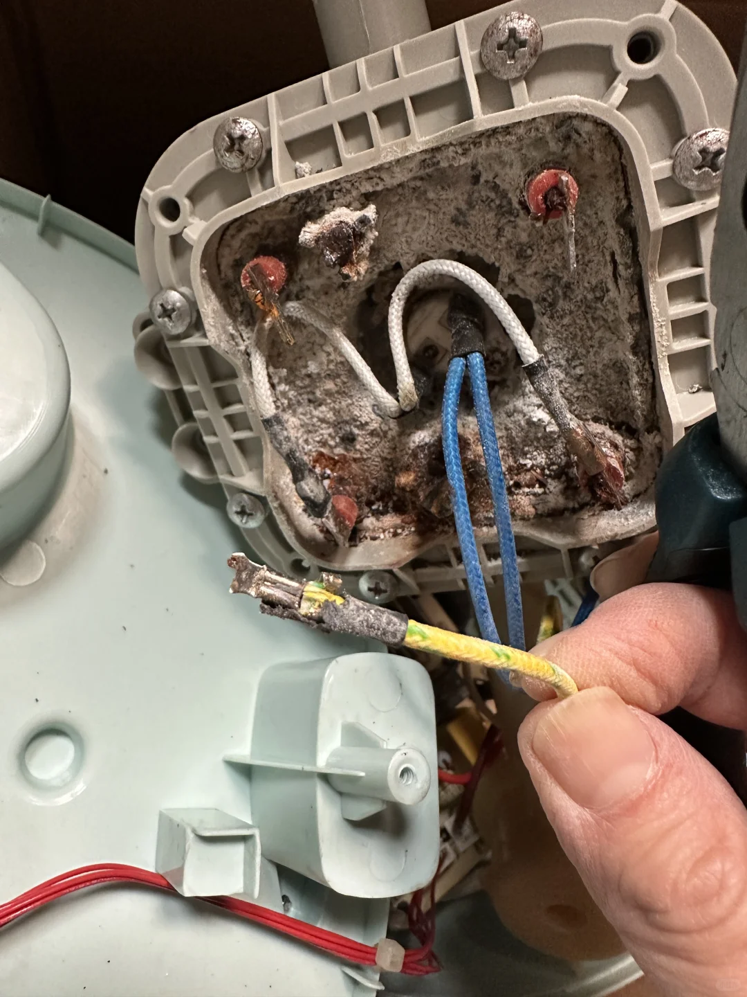 美的挂烫机插电跳闸，换锅炉超详细步骤