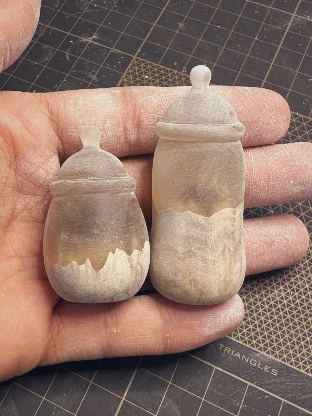 制作两个新的奶瓶造型