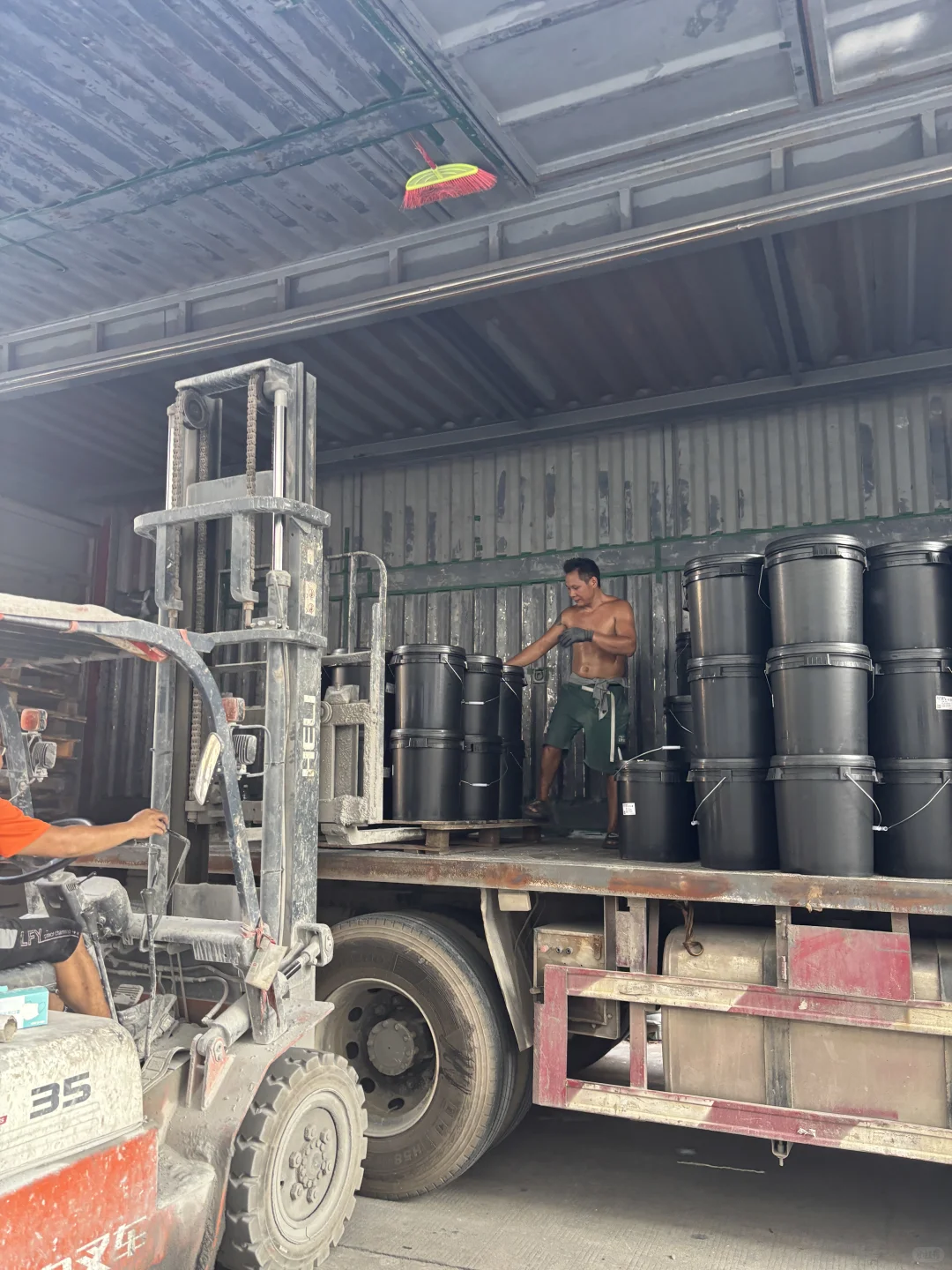 肇庆百千万工程，真石漆发货进行时?