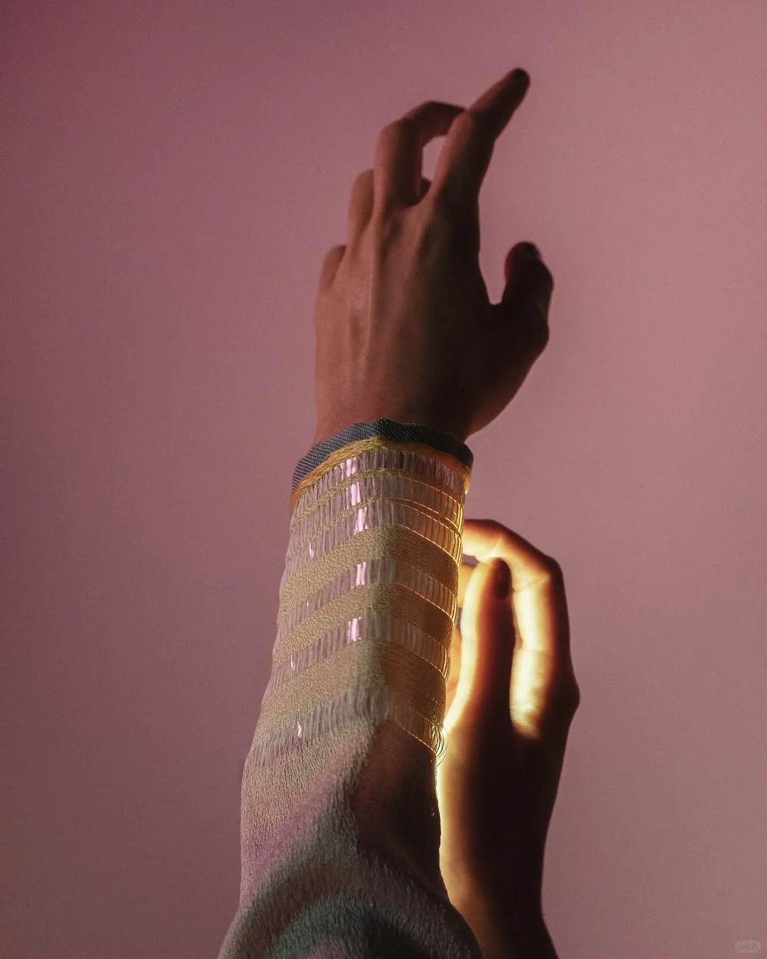 CMF灵感☁️｜会发光的生物基纺织面料?