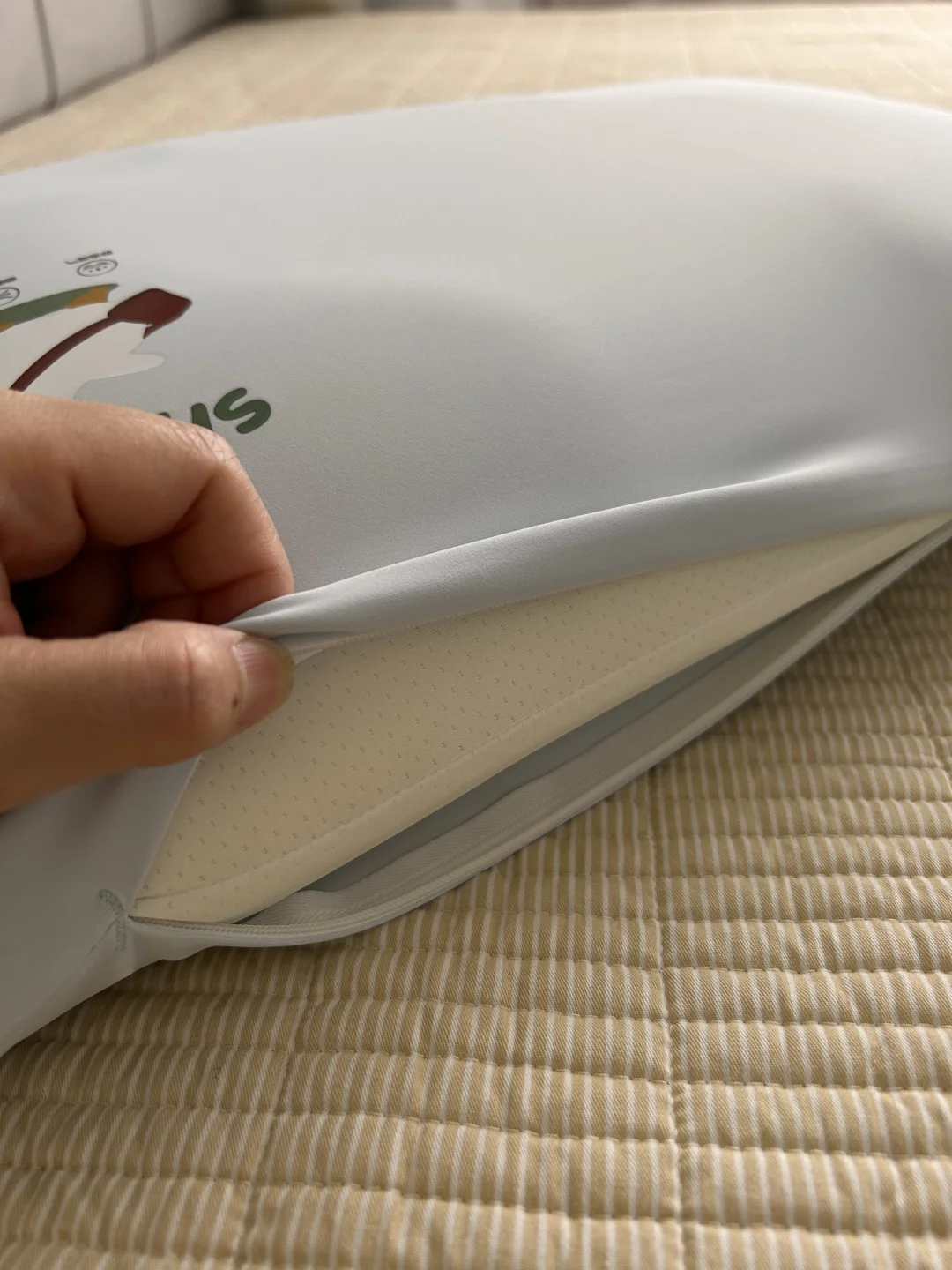 ?生物基宝宝酣睡枕 ?