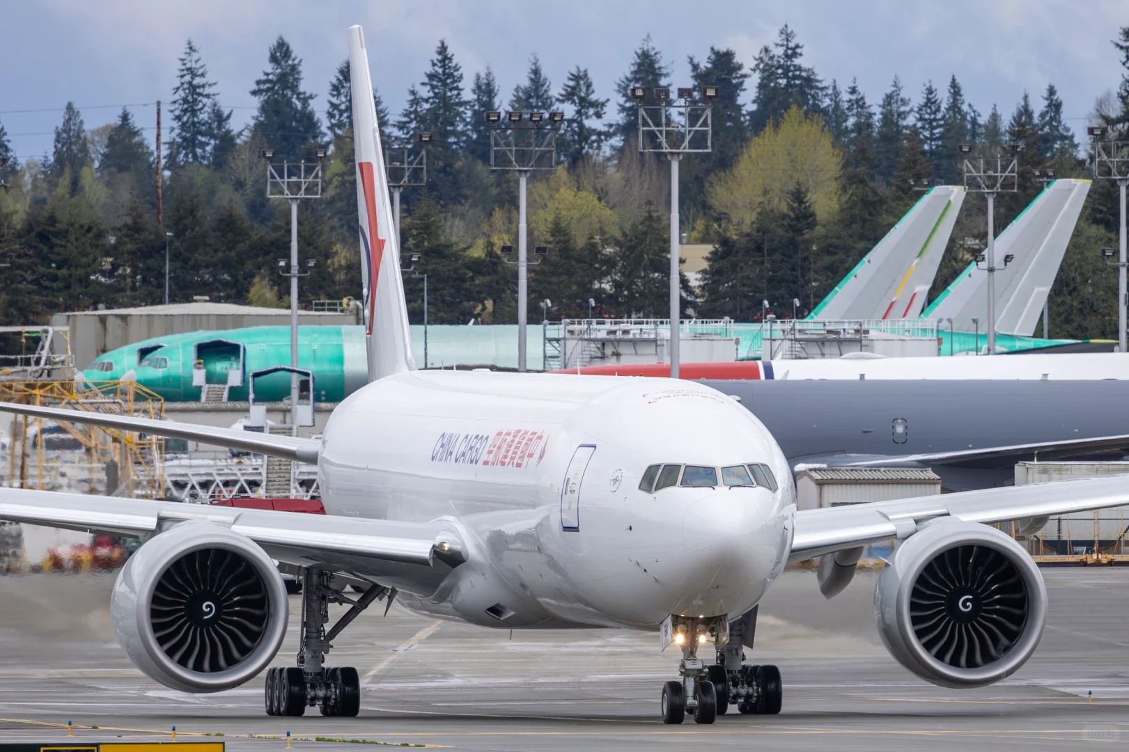 順飛哦 中貨航最新波音777F貨機 順利交付?