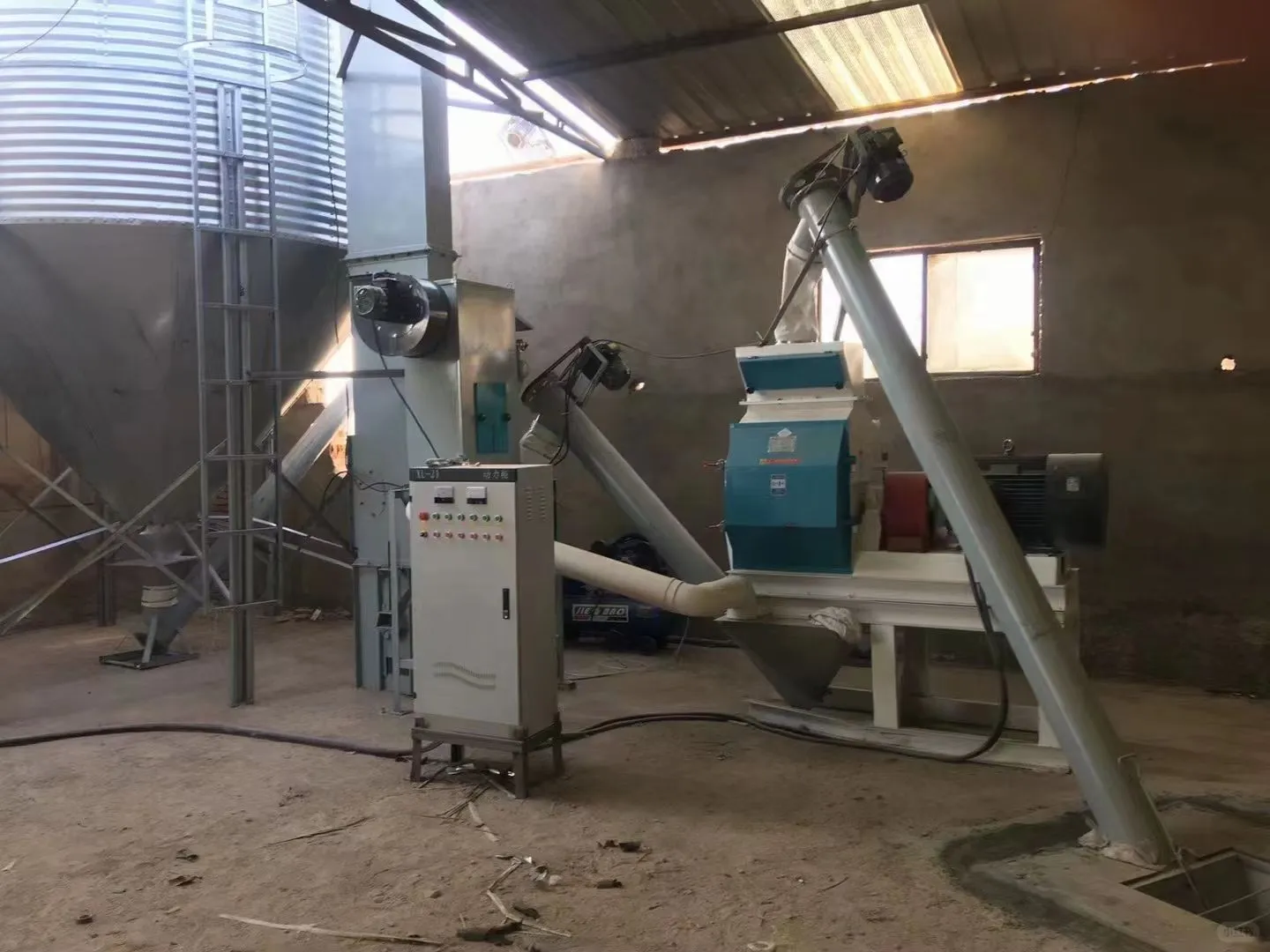 玉米饲料粉碎机械:现代畜牧业中的加工设备