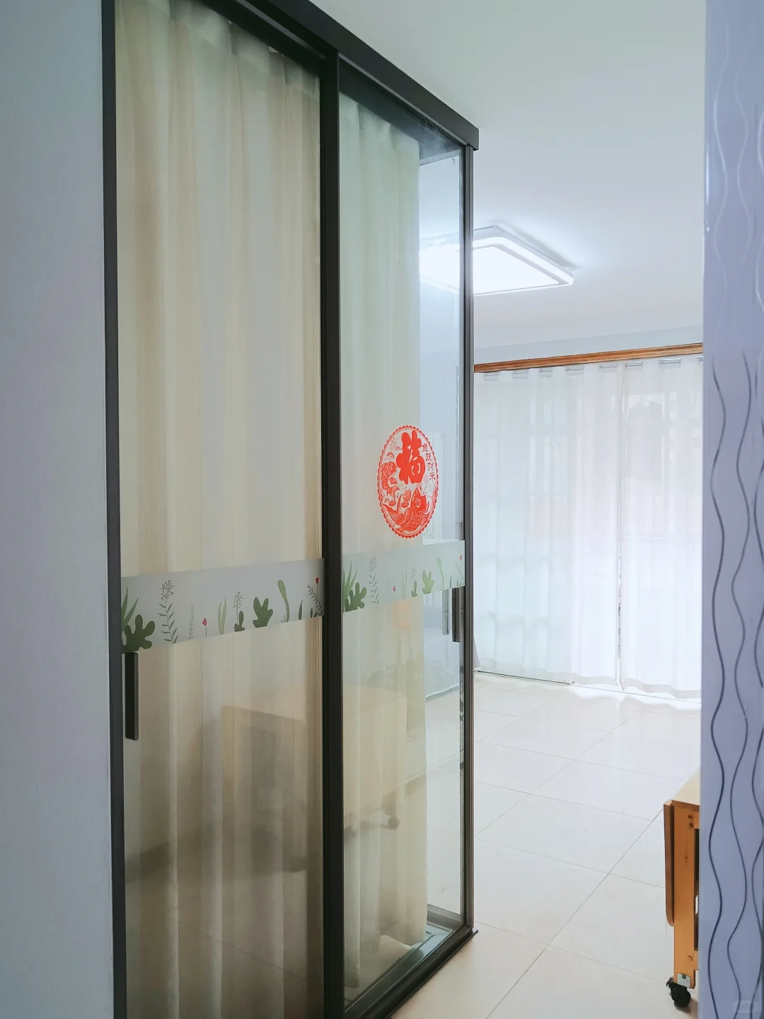 客厅有一间小卧室