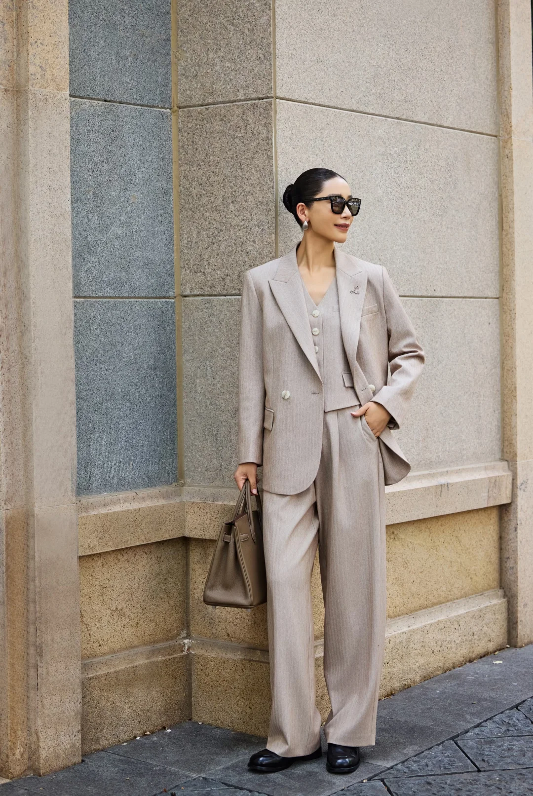 40而已｜都说我穿西装好看，对吗？