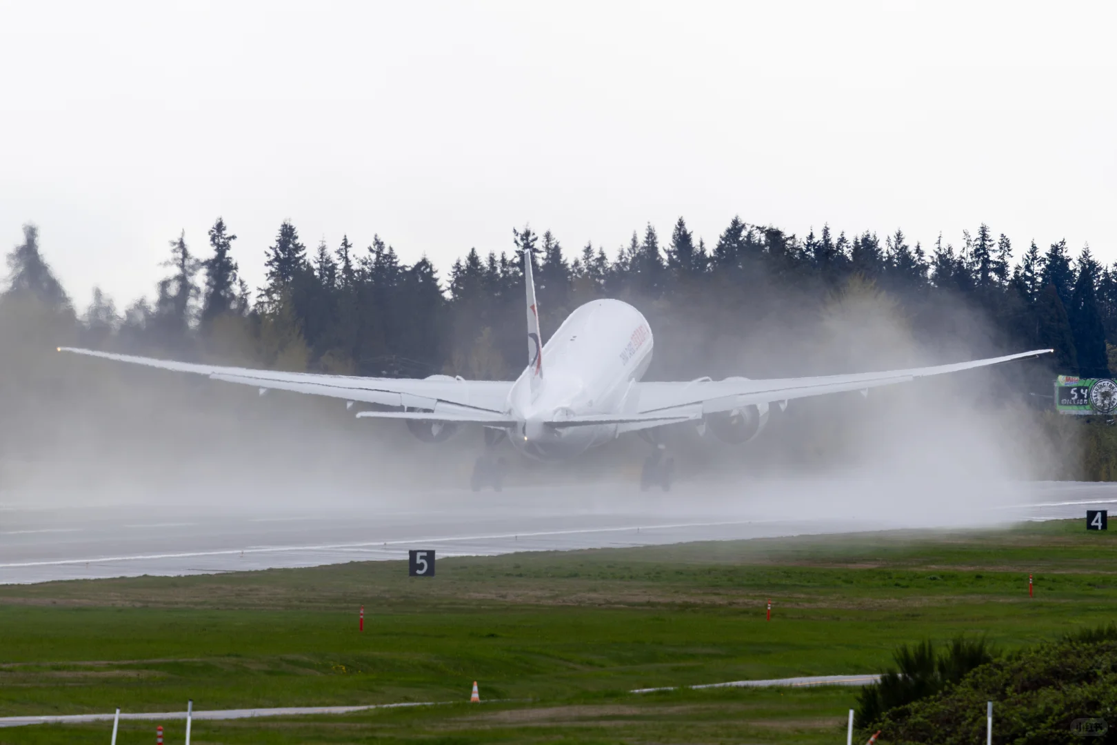 順飛哦 中貨航最新波音777F貨機 順利交付?