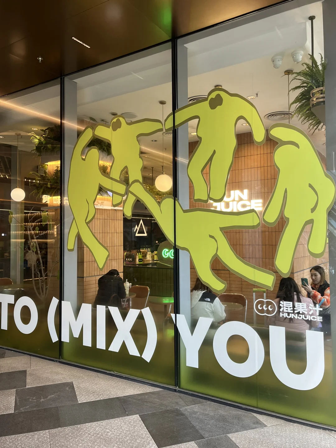 玻璃上这样贴效果非常不错