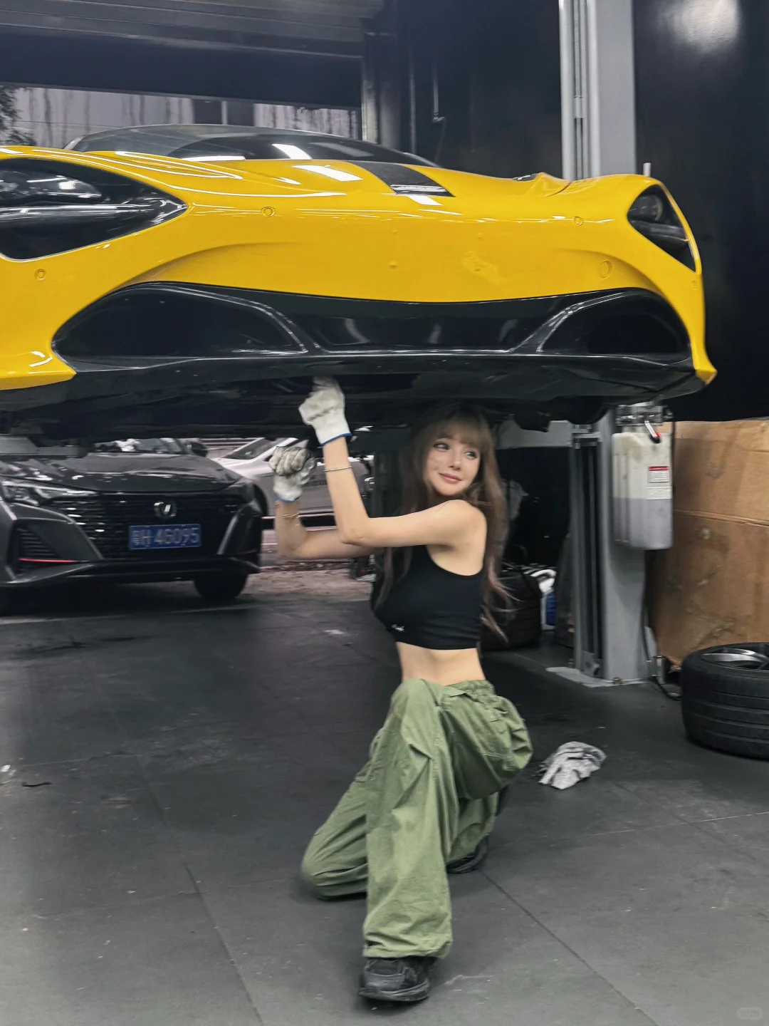 “我修车养你啊。”