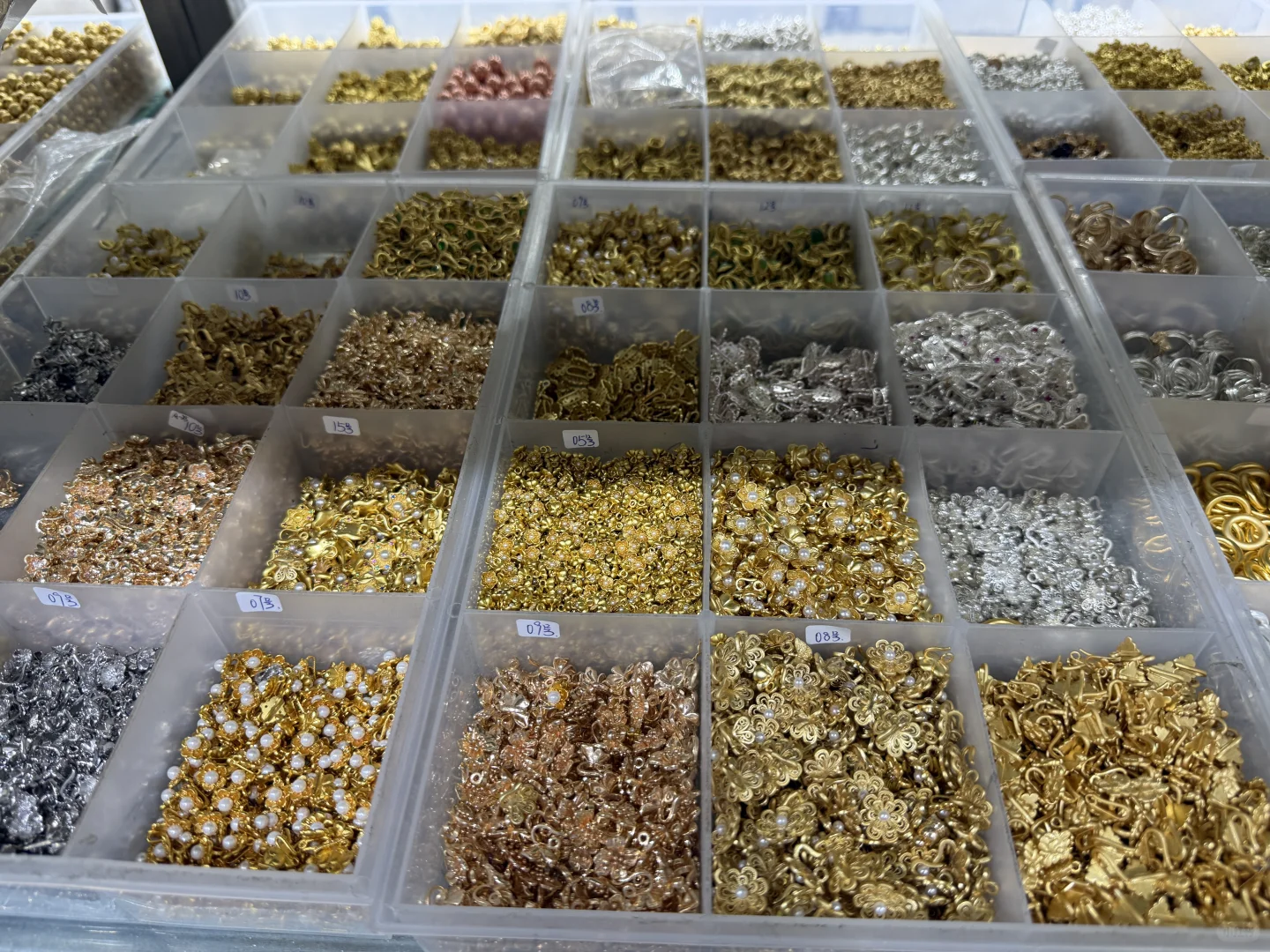 一整个震惊住了，那么多配件