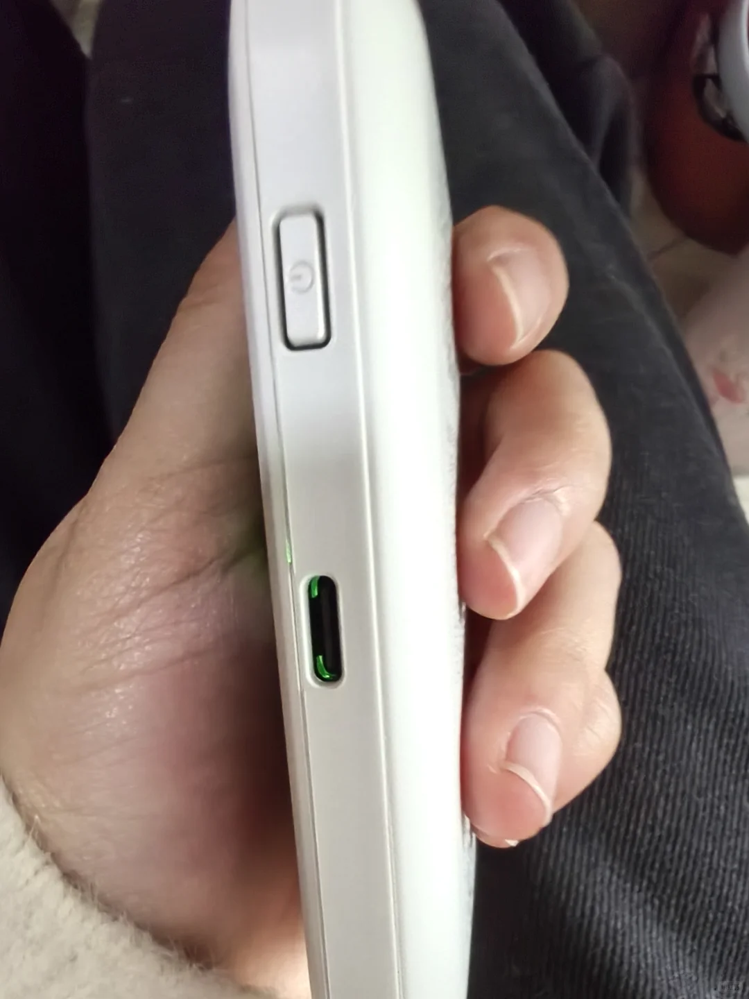 女大学生勇闯随身wifi