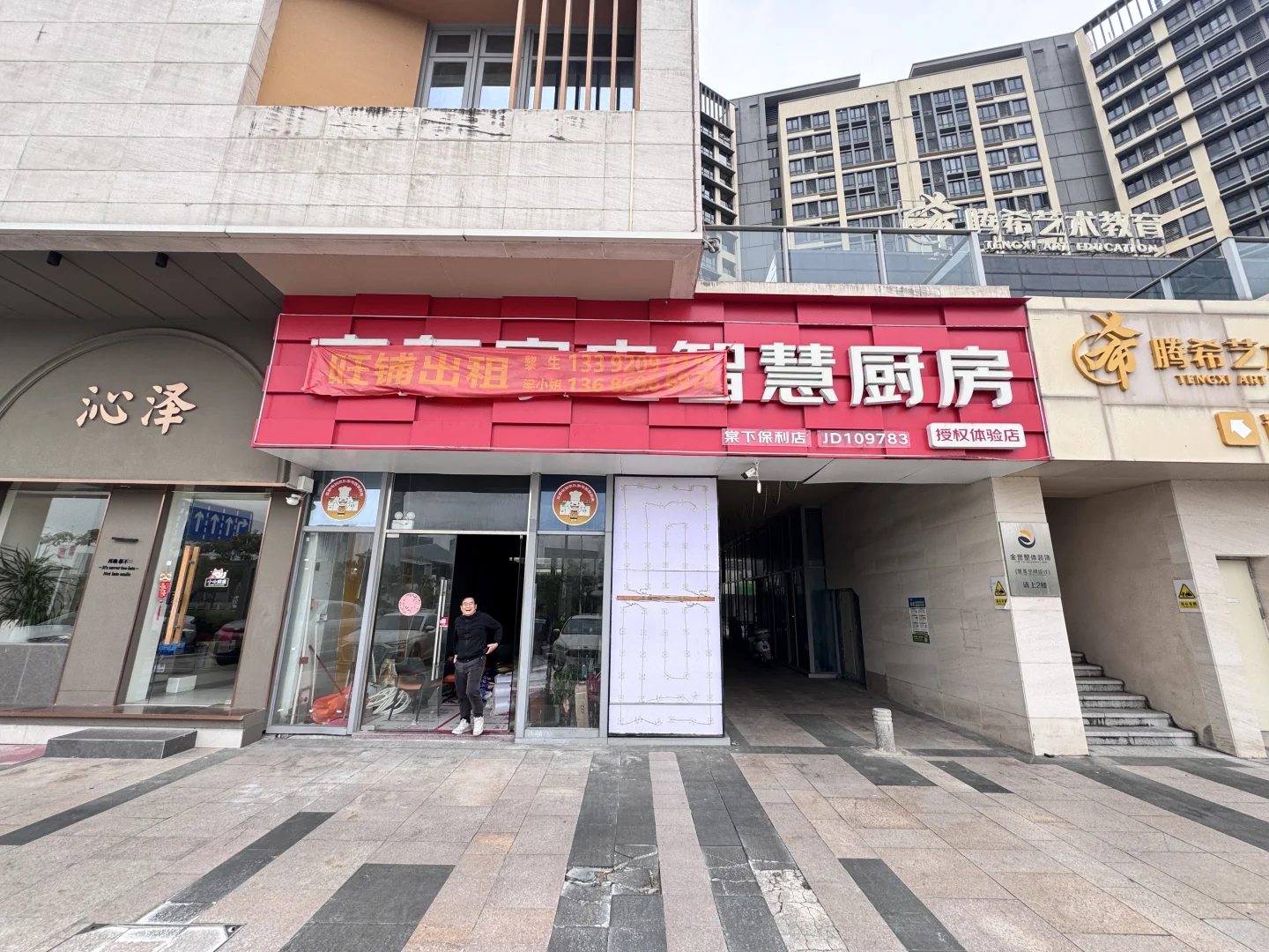 店铺装修 深圳地区广告安装 发光字招牌、LED