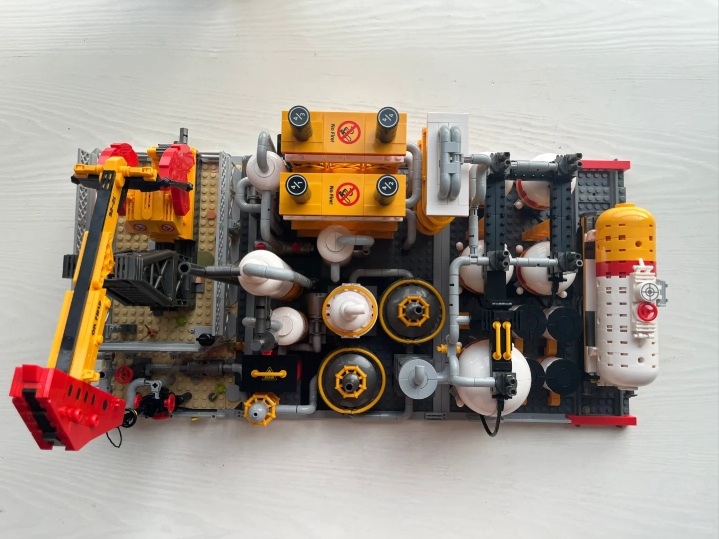 本人拼搭的第1⃣️8⃣️6⃣️座街景，石油化工厂