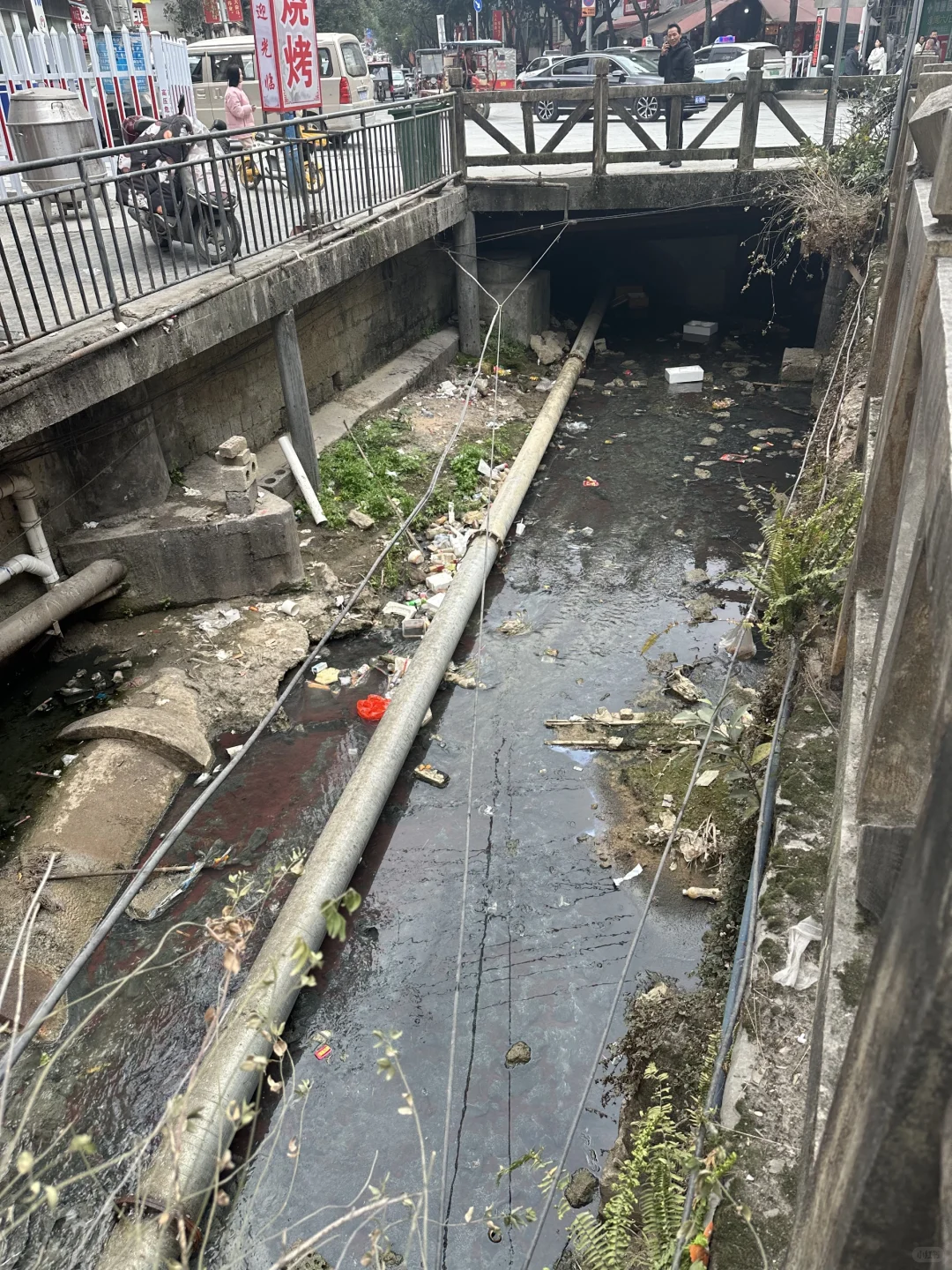 国家卫生县城乐业县的护城河