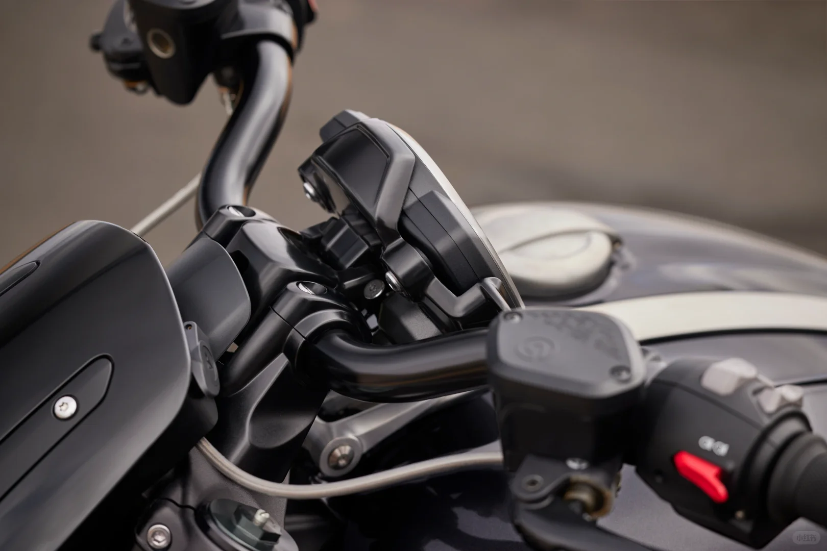 颠覆了品类格局的终极跑车