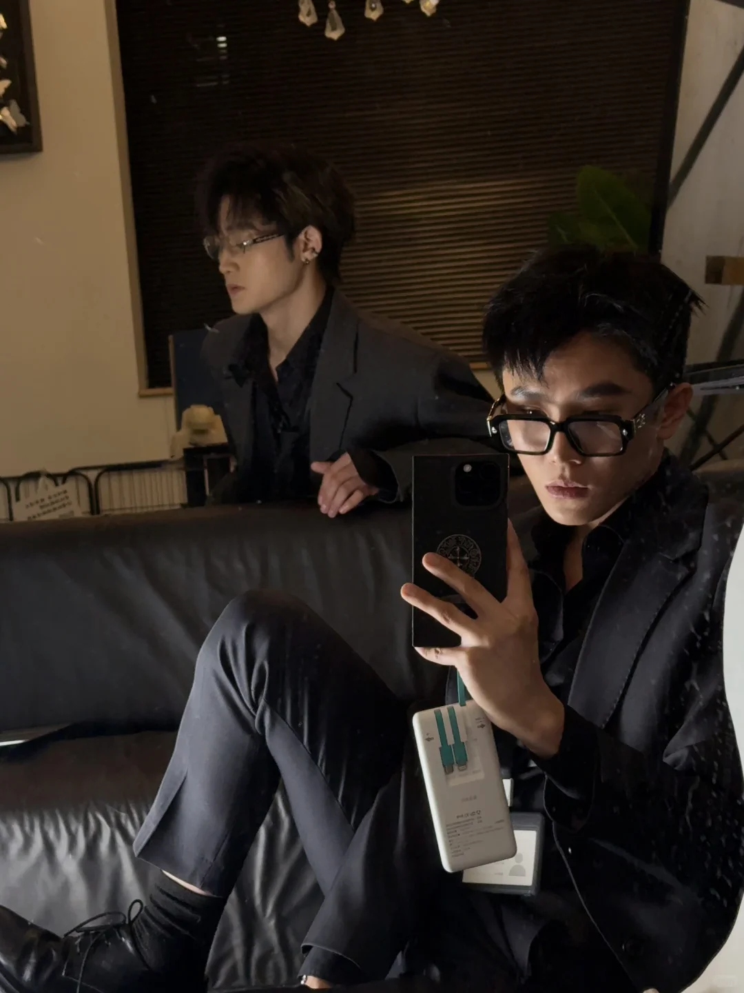 正装和眼镜是真的有感觉