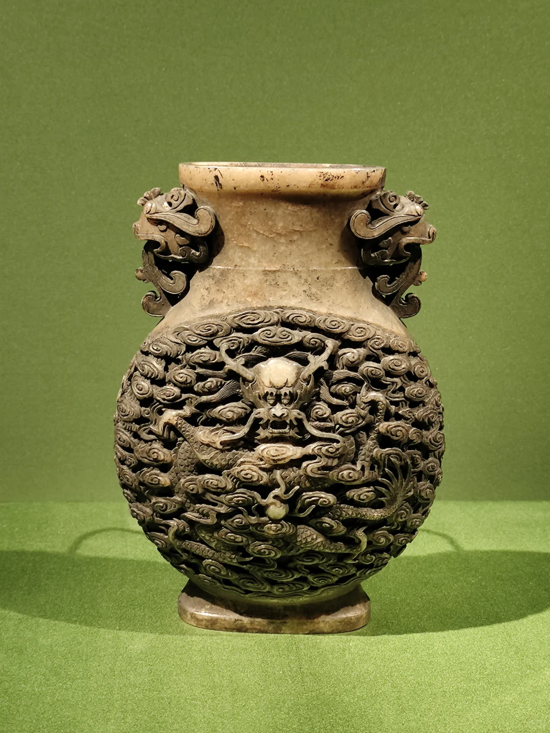 故宫·百年守护 清 白玉云龙纹宝月瓶