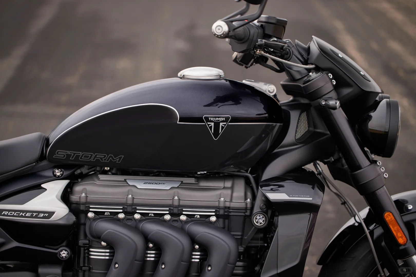 颠覆了品类格局的终极跑车