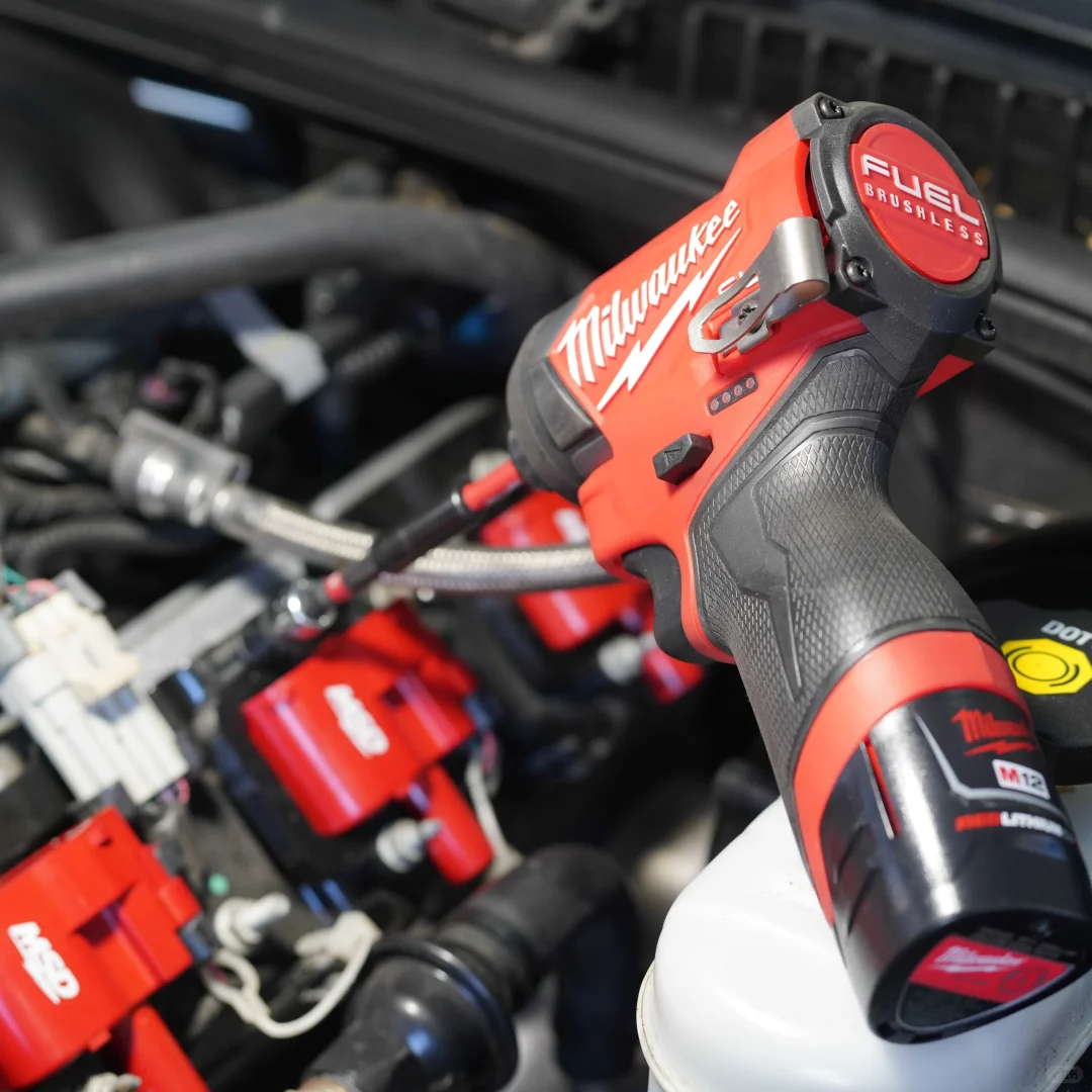 米沃奇 12V FUEL修车真香！轻轻轻