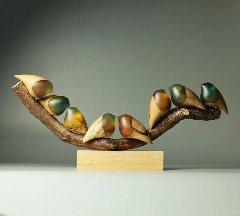 树脂和实木结合的动作雕塑