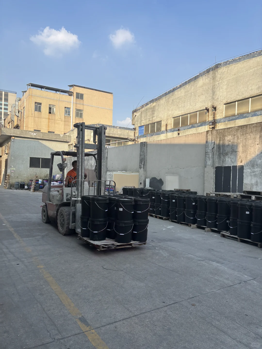 肇庆百千万工程，真石漆发货进行时?