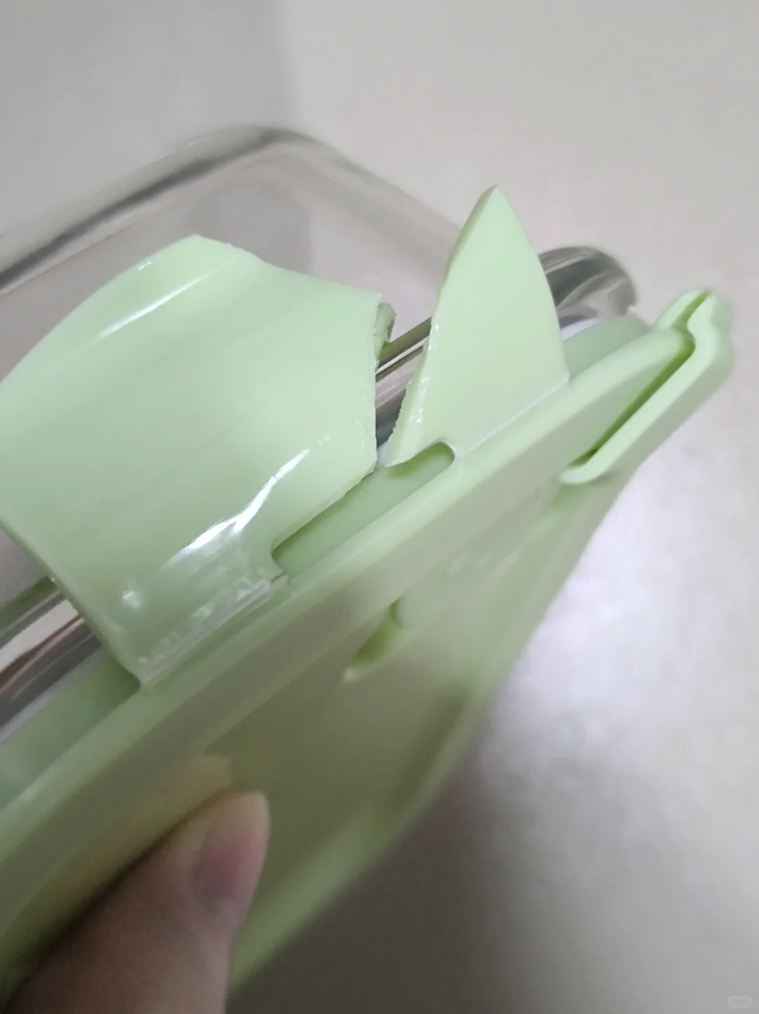 贫穷自制®0元修复破损塑料（饭盒盖/衣架