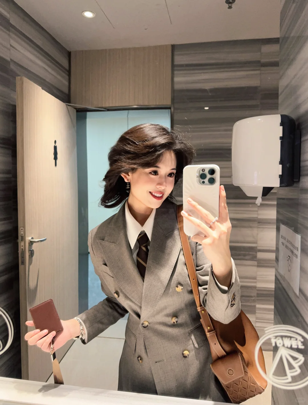 漂亮又高智的正装合集x18(带辣评版